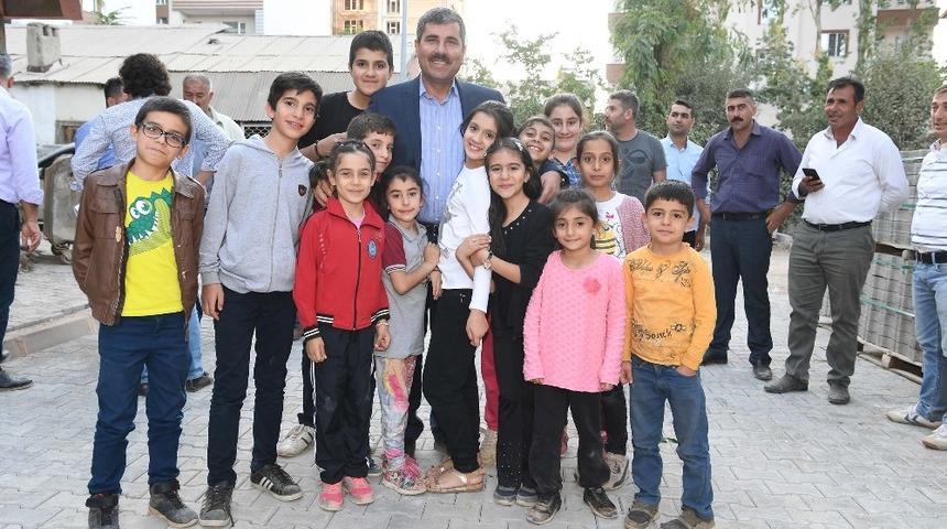 &Ccedil;ocuklardan Başkan Asya&rsquo;ya sevgi seli