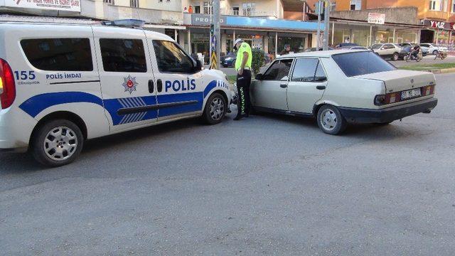 Olay yerine giden polis aracına otomobil çarptı