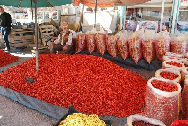 Kuşburnu bol olunca fiyatı düştü