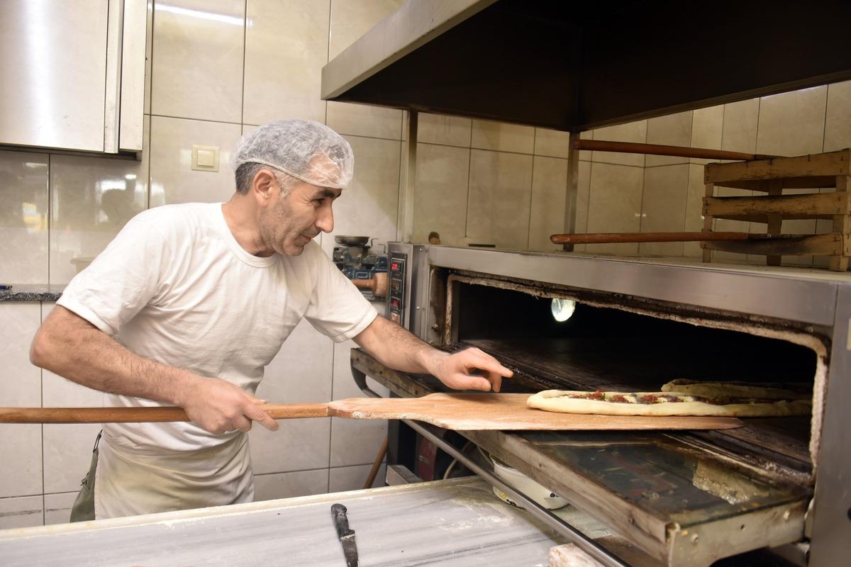 Bu pideyi yemek i&ccedil;in kilometrelerce yol geliyorlar