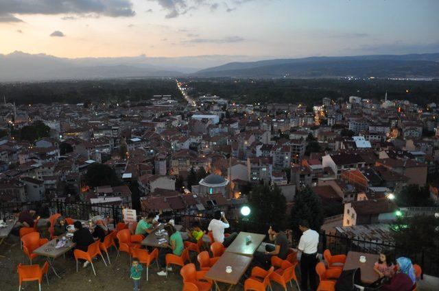 Karşıyaka seyir terasında sonbahar keyfi