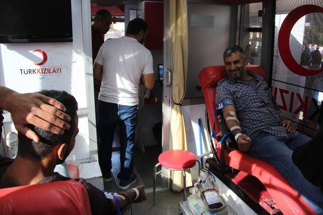 Şire Pazarı esnafı Kızılay’a kan bağışında bulundu
