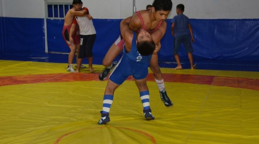 Yunusemre kış güreş kursları başladı