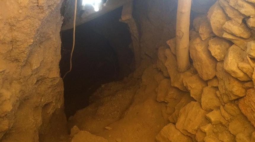 Antalya'da eve giren jandarma 33 metrelik t&uuml;nelle karşılaştı