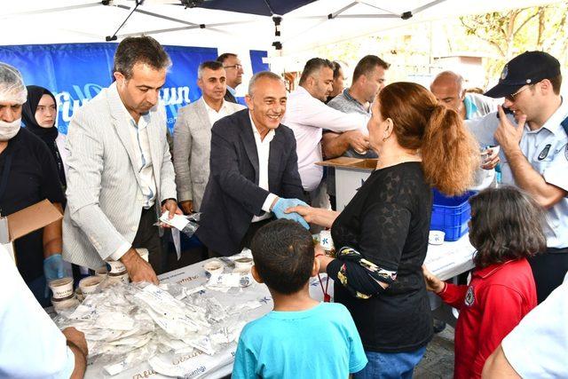 Küçükçekmece’de 10 bin aşure dağıtıldı 1