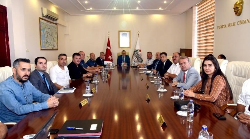 Vali Deniz, spor ve üniversite güvenlik toplantılarına katıldı