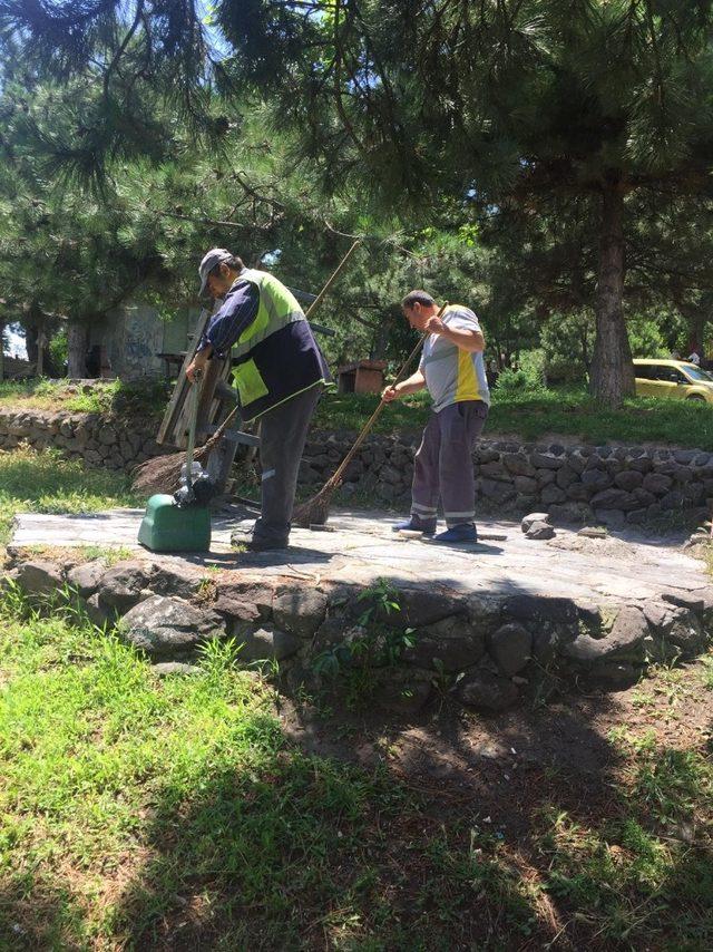 Çöpleri gönüllü olarak topladılar