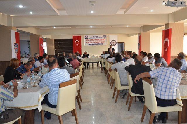 Aksaray emniyeti muhtarlarla huzur toplantısı yaptı