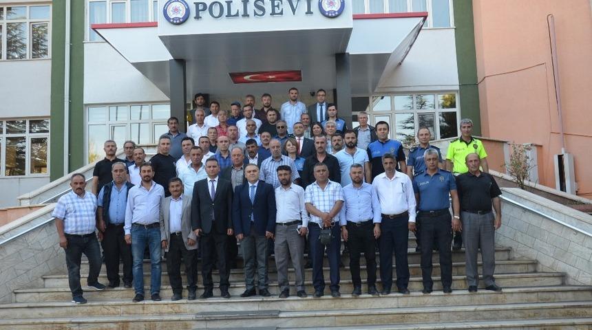 Aksaray emniyeti muhtarlarla huzur toplantısı yaptı