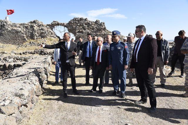 Karacahisar Kalesi’nde kazı çalışmaları yeniden başladı