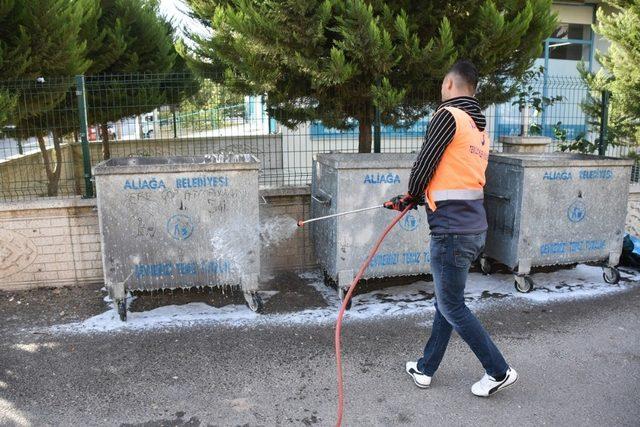 Aliağa’da çöp konteynerlerine özel temizlik