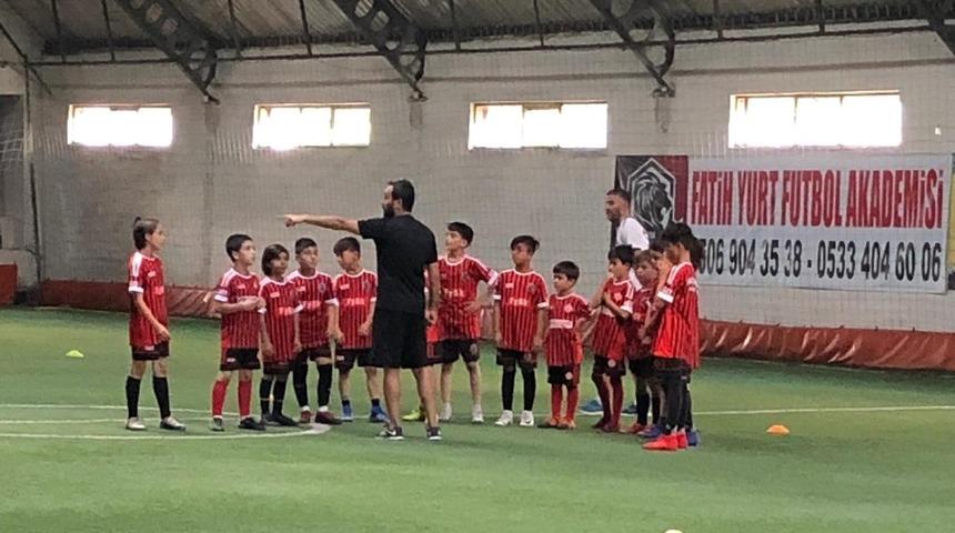 FYSK&rsquo;da yıl boyu futbol eğitimi