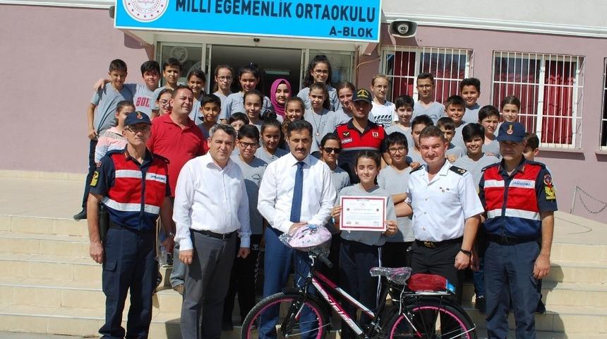 Salihlili öğrenci not verdi, bisikleti kazandı