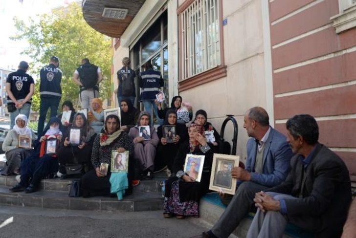 Diyarbakır Anneleri'nin eyleminde son durum! Haberi HDP il başkanlığı önünde aldı G4