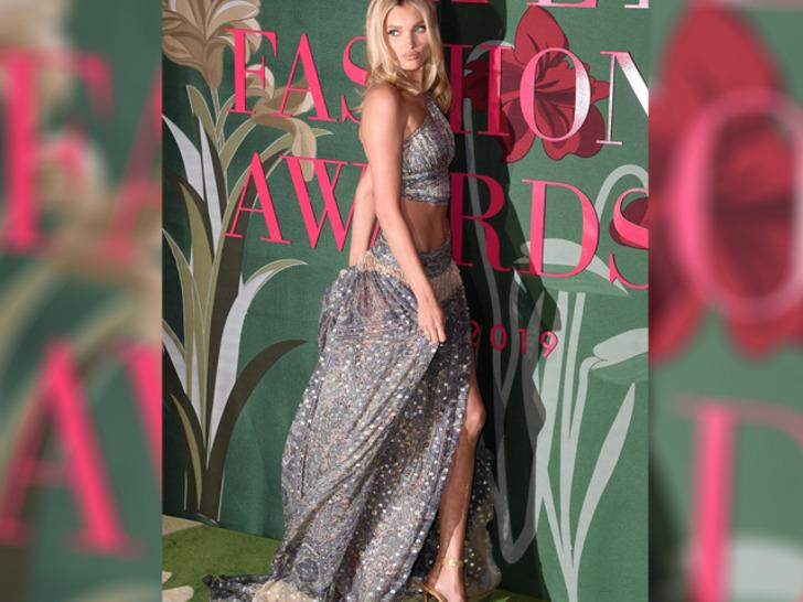 Elsa Hosk göbek ve bacak dekoltesiyle beğeni topladı G1