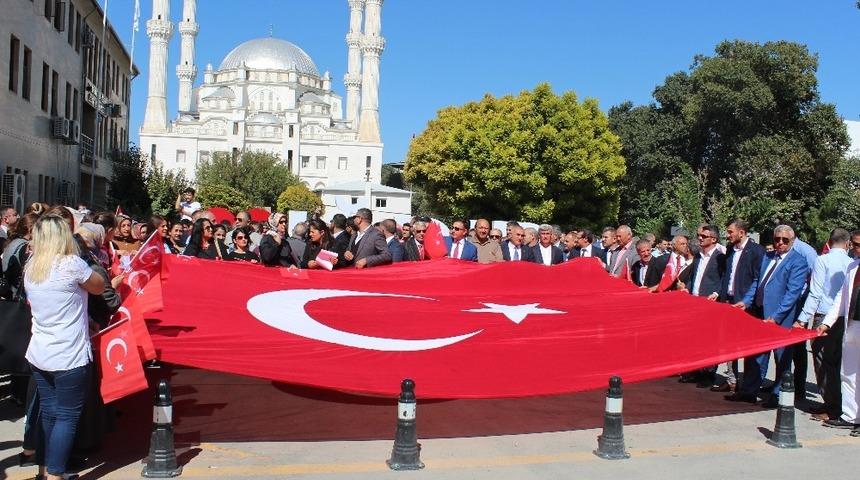 HDP &ouml;n&uuml;nde eylem yapan annelere destek