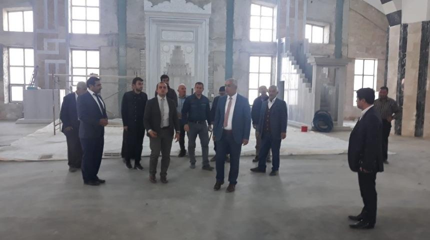 Kaymakam Can ve Başkan Ensari, cami inşaatında incelemelerde bulundu