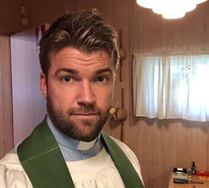 Böylesini görmediniz! Bu rahip başka rahip G4