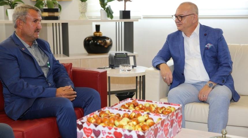 Hünnap meyve verdi, ilk ürün Manisa’ya geldi