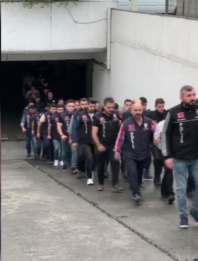 Aksaray'da eğlence kulüplerine operasyon: 5'i polis 22 kişi adliyeye sevk edildi