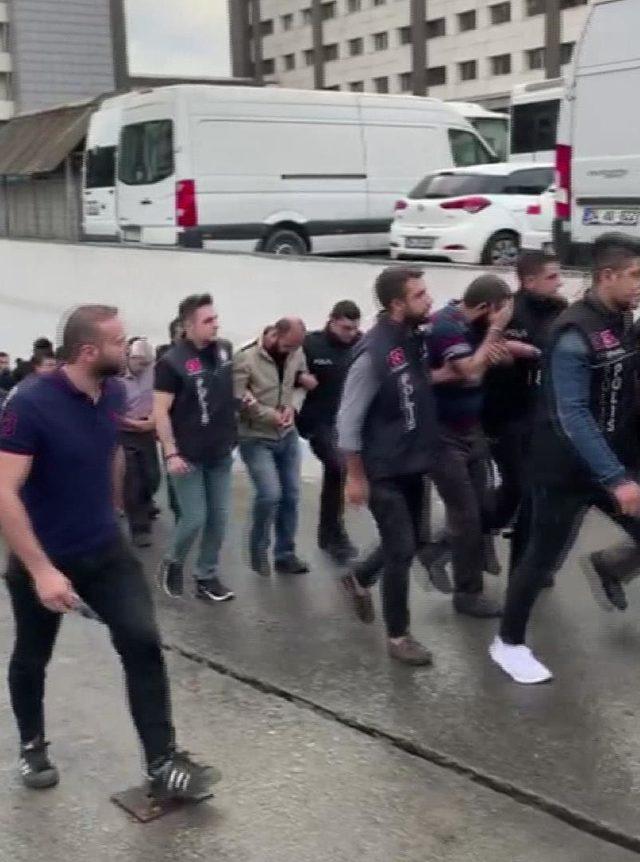Aksaray'da eğlence kulüplerine operasyon: 5'i polis 22 kişi adliyeye sevk edildi