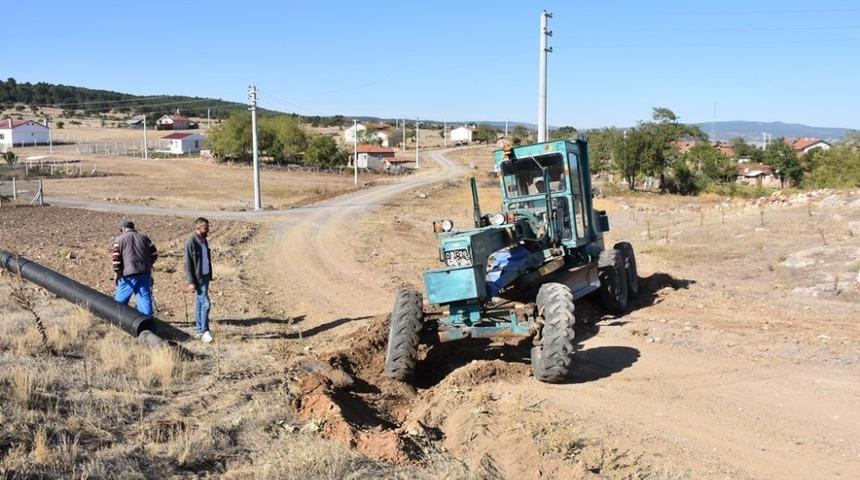 İn&ouml;n&uuml; Belediyesi yol &ccedil;alışmalarına devam ediyor