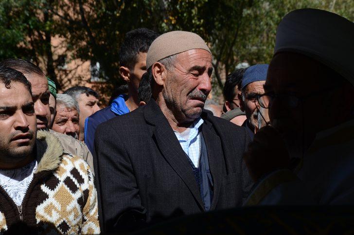 Sivas'taki kazada ölenler toprağa verildi! Cenazede gözyaşları sel oldu G5