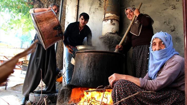 Üzümün cevizle buluştuğu lezzet: Orcik şekeri nedir? Orcik nasıl yapılır? G1