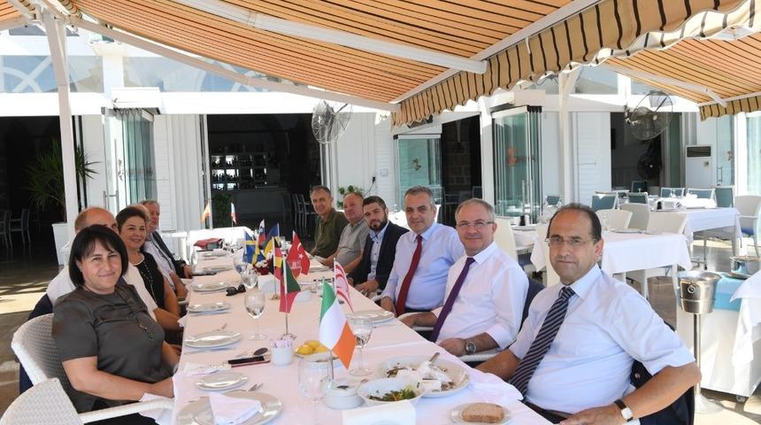 Başkan Esen, konsoloslarla bir araya geldi