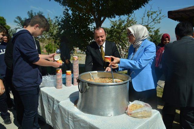 Gülser Mehmet Bolluk’ta aşure hayrı