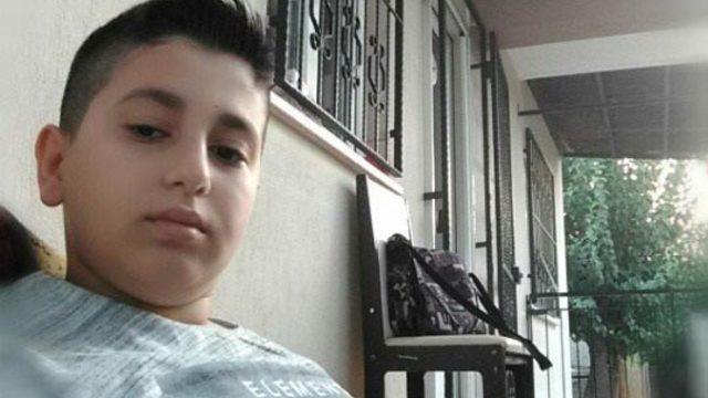 Asansörde üzerine tepsi dolabı devrilince ölen Davut, toprağa verildi