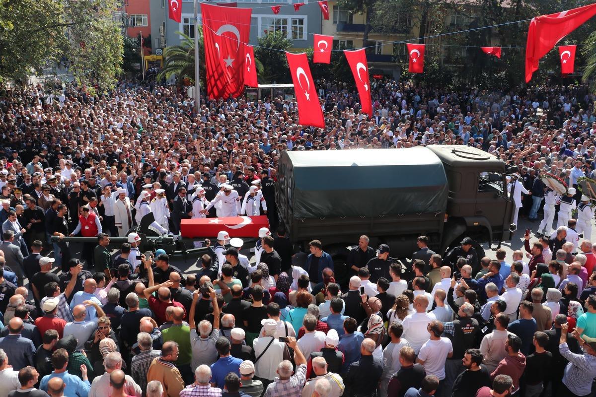 Irak'ın kuzeyinde şehit olan astsubay Volkan Tant&uuml;rk g&ouml;zyaşları i&ccedil;inde toprağa verildi