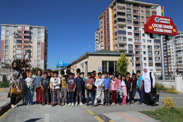 Öğrencilere trafik eğitimi