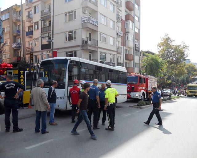 Otobüsün altında kalan yaşlı adam metrelerce sürüklendi