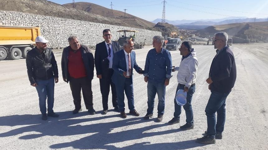 &Ccedil;aldıran-Doğubayazıt karayolunda &ccedil;alışma