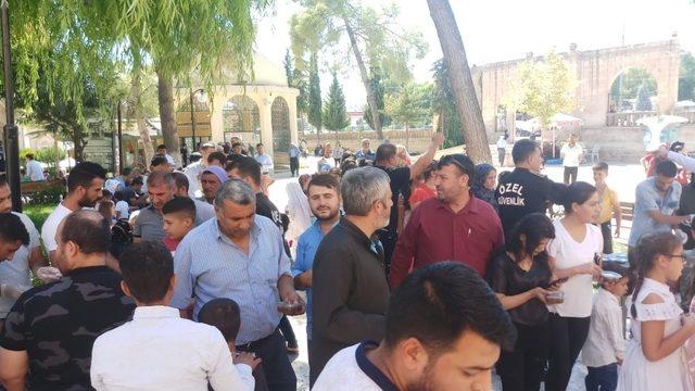 Şanlıurfa’da bin vatandaşa aşure ikram edildi