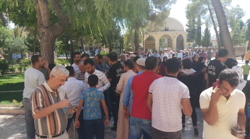 Şanlıurfa&rsquo;da bin vatandaşa aşure ikram edildi