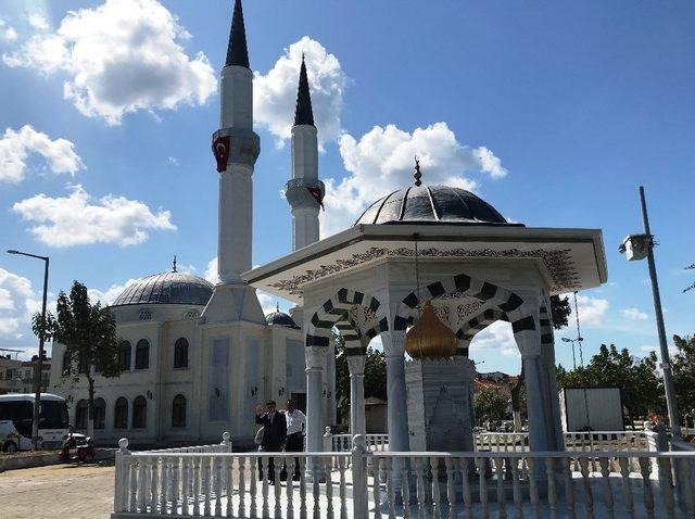 Şehitler Camii dolup taşıyor