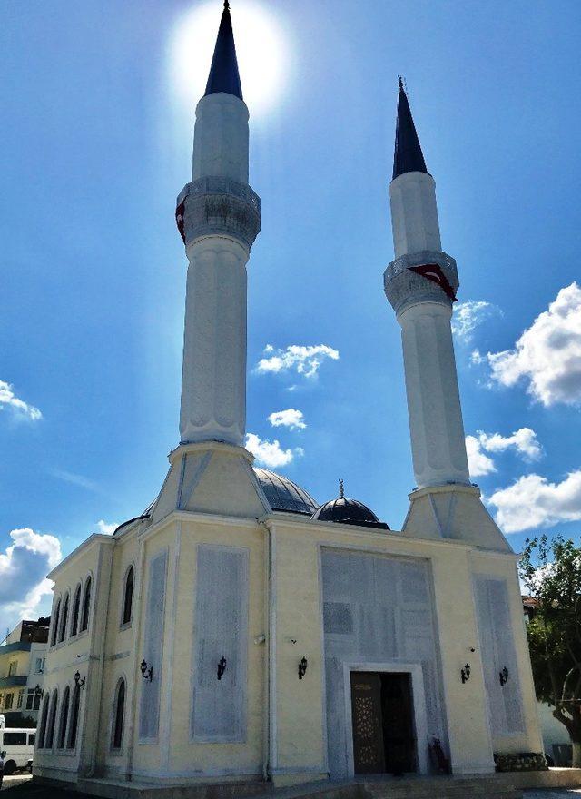 Şehitler Camii dolup taşıyor