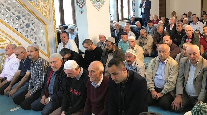 Şehitler Camii dolup taşıyor