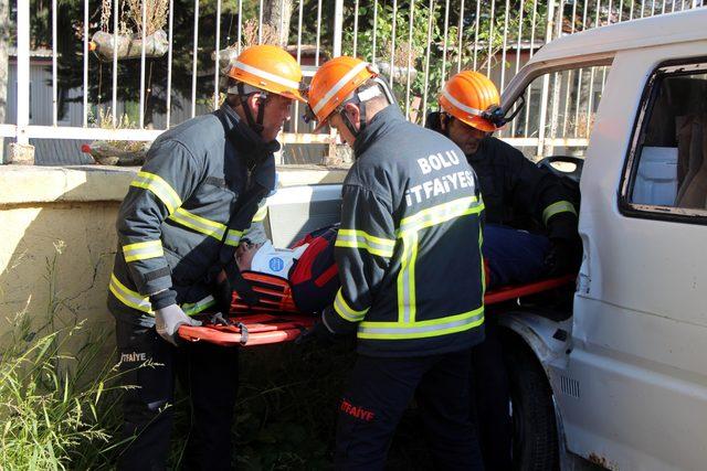 Yangın söndürme tatbikatında çıkan duman öğrencileri etkiledi