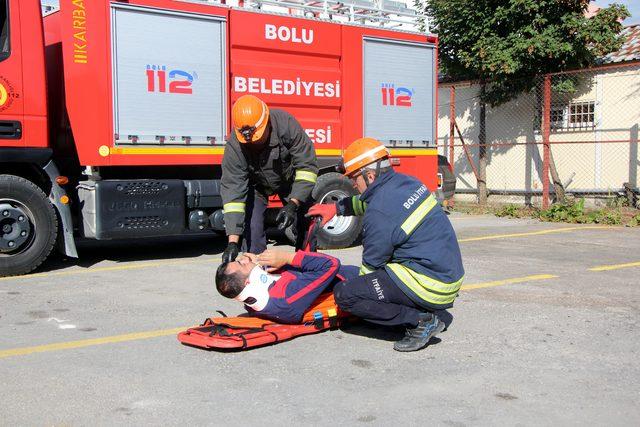 Yangın söndürme tatbikatında çıkan duman öğrencileri etkiledi