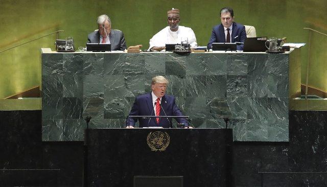 Trump : “İran halkı yoksulluğu azaltan bir hükümeti hak ediyor”