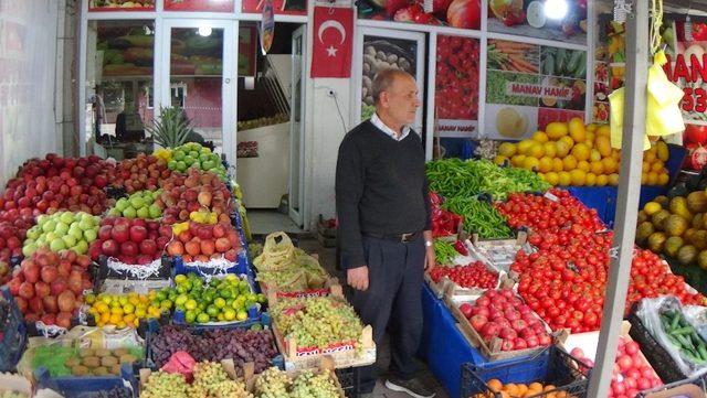 Birer gün arayla 3 kez aynı manavı soyan hırsız kameralara yakalandı