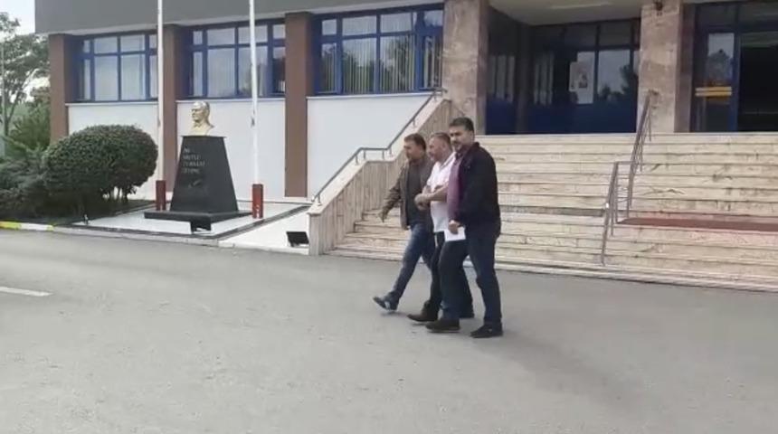 Parayı alırken doktor kıyafetli polisler yakaladı