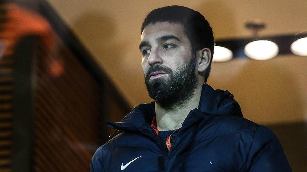 Arda Turan, s&ouml;z verdiği 100 bin maskenin ilk kısmını dağıttı