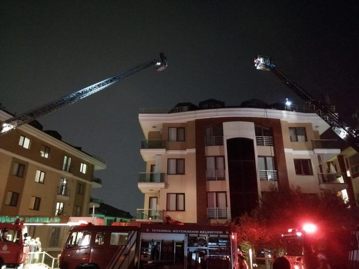 İstanbul'da lüks sitede korkutan yangın! G1