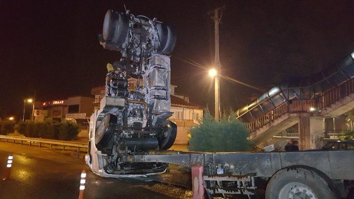 Düzce'de akılalmaz kaza! Havada takla atıp dikili kaldı! G2