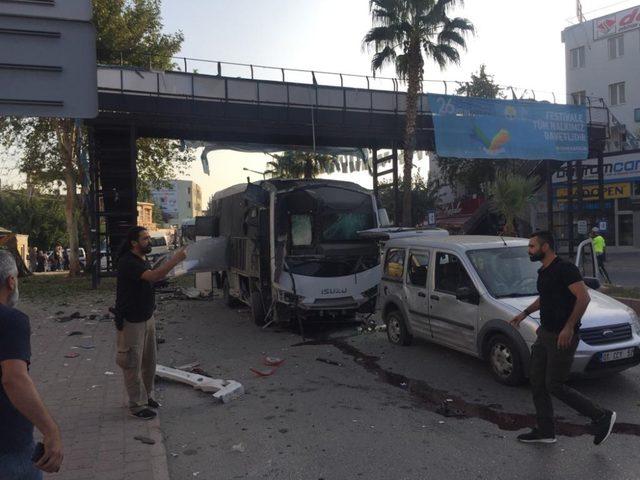 Adana’da çevik kuvvet servisine bombalı saldırı