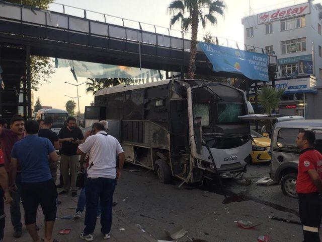 Adana’da çevik kuvvet servisine bombalı saldırı